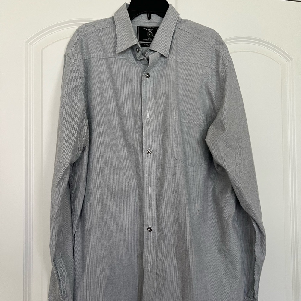 Men's Gray Button-Up Shirt